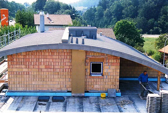 Chantier de toiture en cours par les équipes de Cotting Frères Fils SA